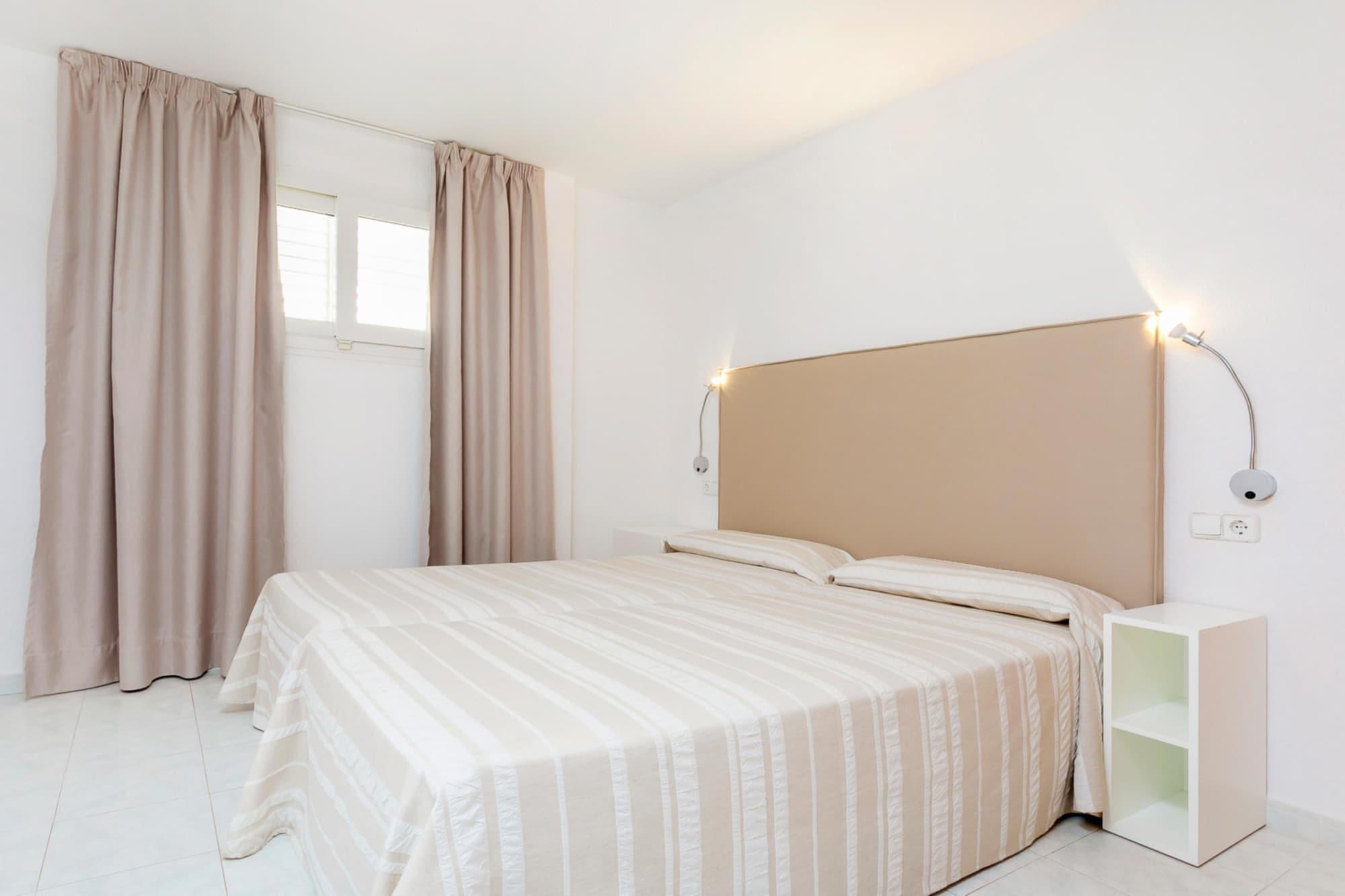 Aparthotel Duquesa Playa Santa Eularia des Riu Eksteriør billede