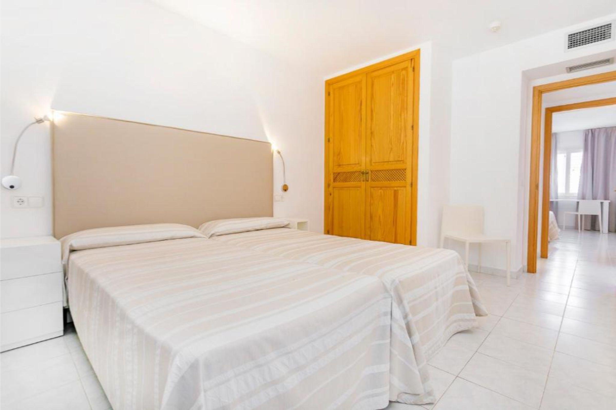 Aparthotel Duquesa Playa Santa Eularia des Riu Eksteriør billede