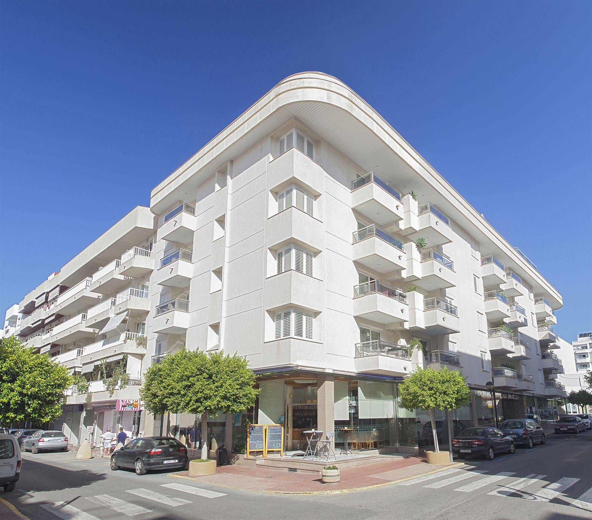 Aparthotel Duquesa Playa Santa Eularia des Riu Eksteriør billede